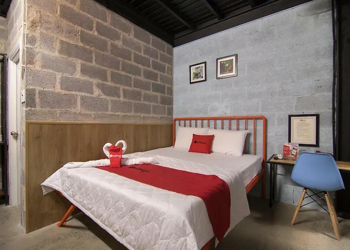 Reddoorz Plus @ Ung Van Khiem Street